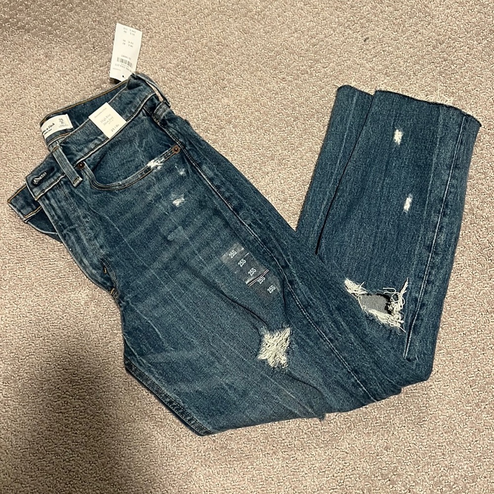 NWT! Abercrombie & Fitch High Rise Mom Jean size 25 (0) short
